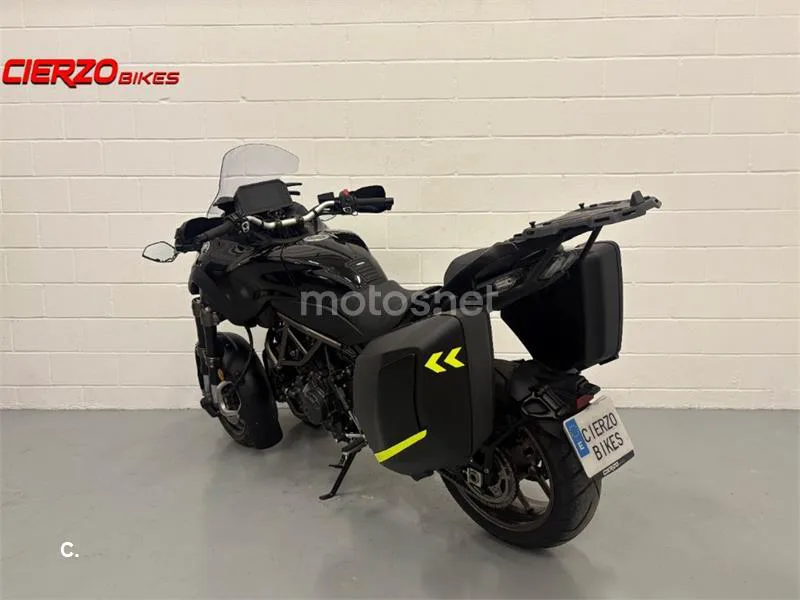 Yamaha Niken – Vista 4