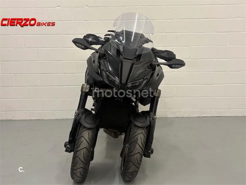 Yamaha Niken – Vista 7