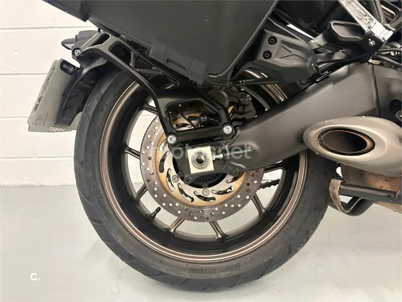 Yamaha Niken – Vista 9