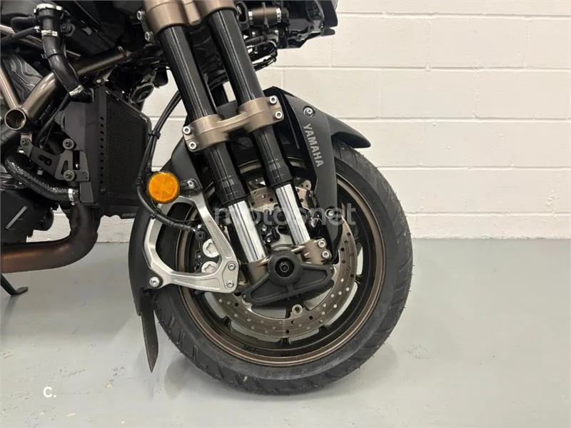 Yamaha Niken – Vista 10