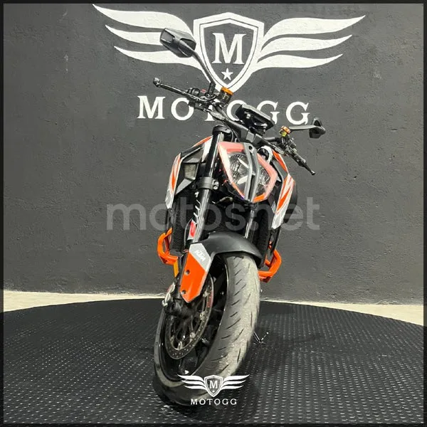 KTM 1290 Super Duke R – Vista 4