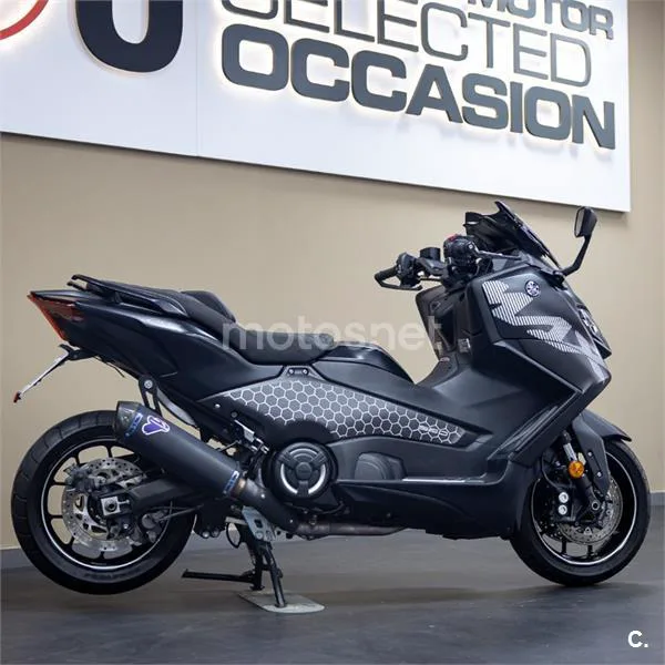 Yamaha TMAX – Vista 4