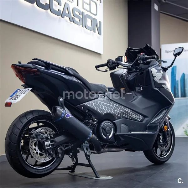 Yamaha TMAX – Vista 5