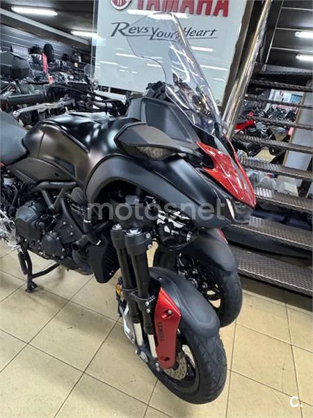 Yamaha Niken – Vista 5