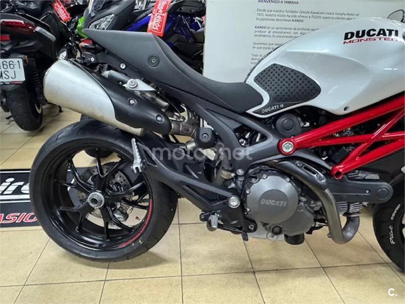 Ducati Monster 796 – Vista 3