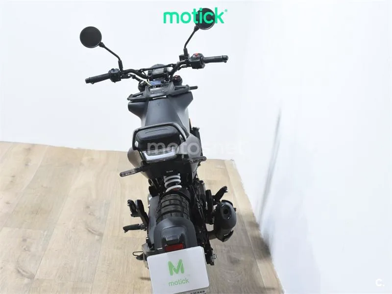 Husqvarna Svartpilen 401 – Vista 6