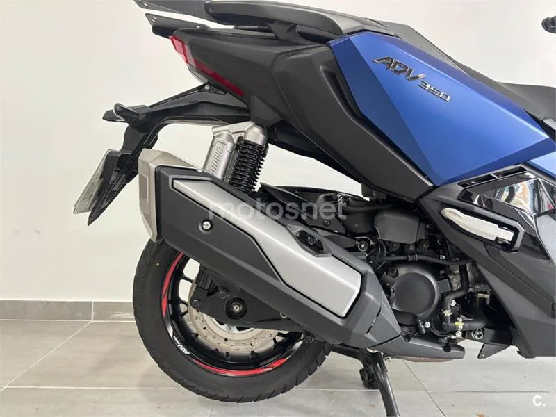 Honda ADV 350 – Vista 3