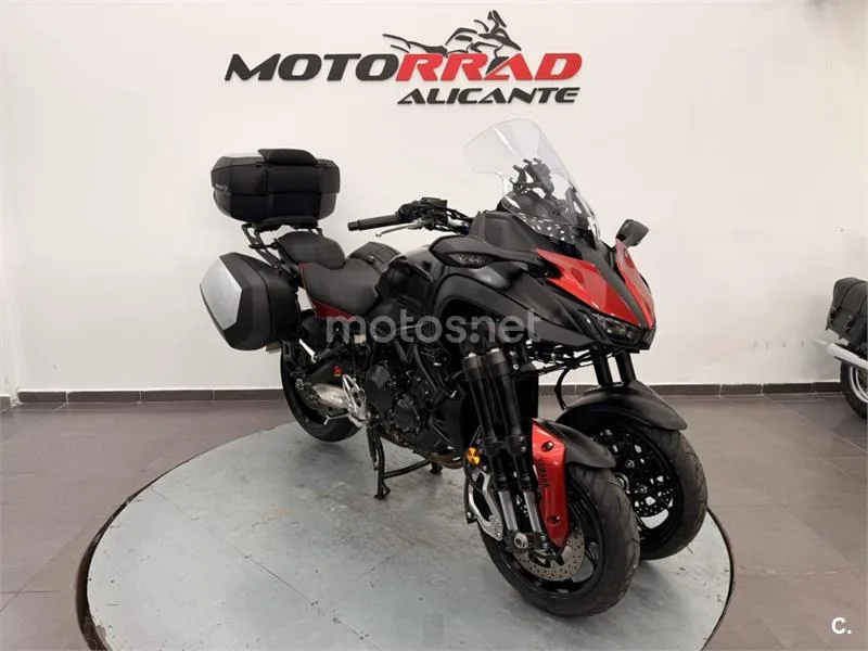Yamaha Niken – Vista 11