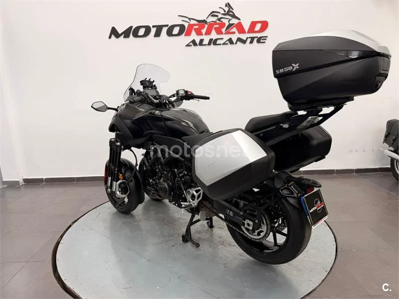 Yamaha Niken – Vista 5