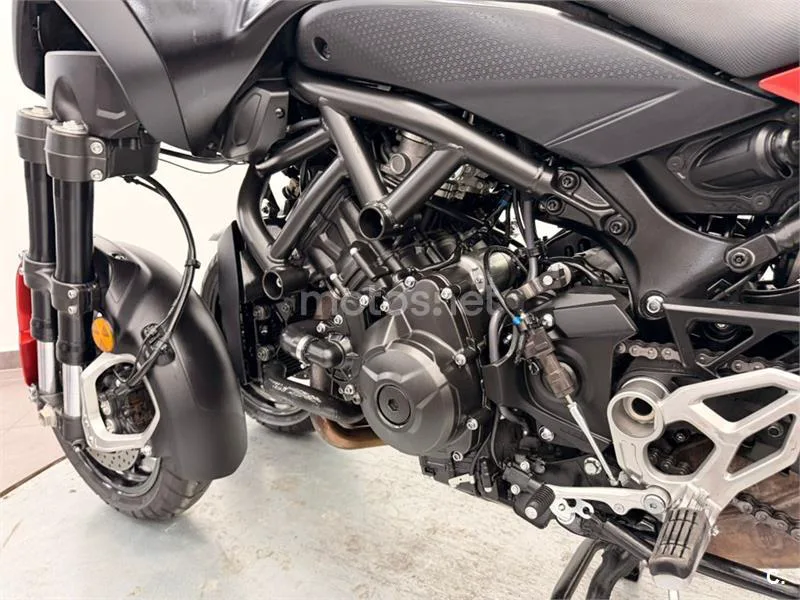Yamaha Niken – Vista 7