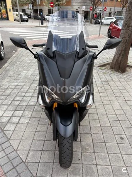 Yamaha TMAX – Vista 2