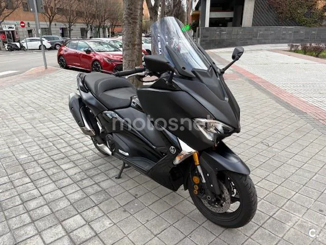 Yamaha TMAX – Vista 3