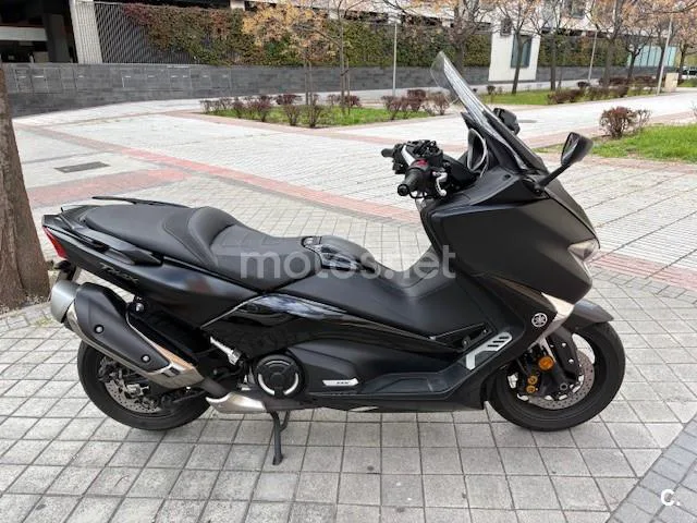 Yamaha TMAX – Vista 4