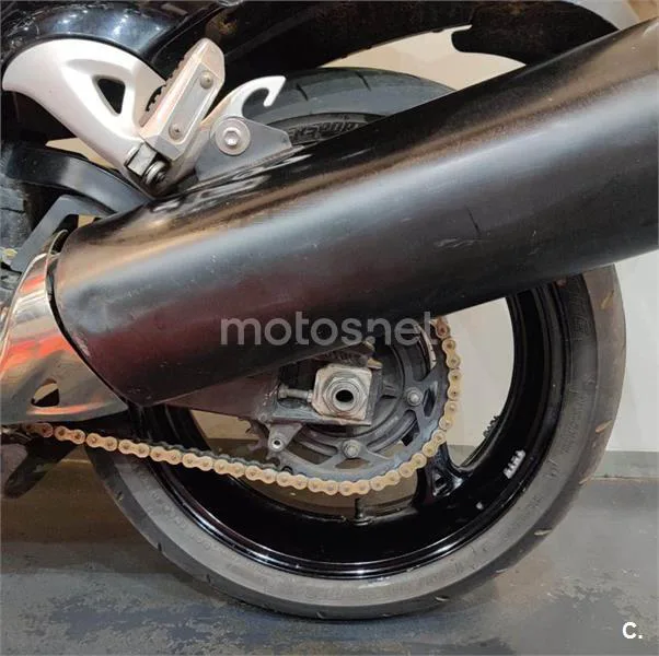 Suzuki Hayabusa – Vista 16