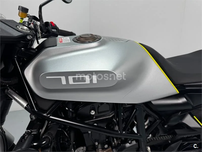Husqvarna Vitpilen – Vista 16