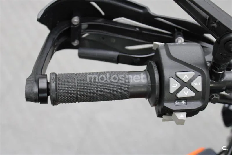 KTM 390 – Vista 14