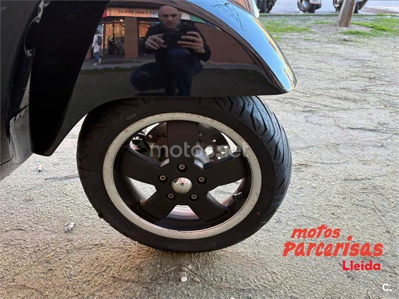 Vespa GTS Super 125 – Vista 15
