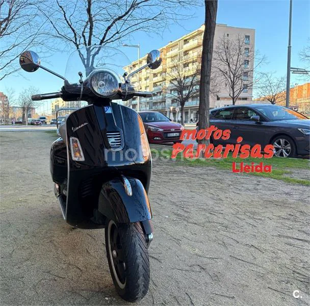 Vespa GTS Super 125 – Vista 18