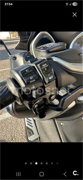 Yamaha TMAX – Vista 6