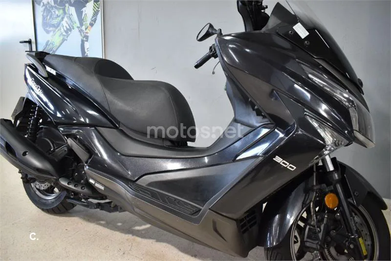 Kymco Grand Dink 300 – Vista 6