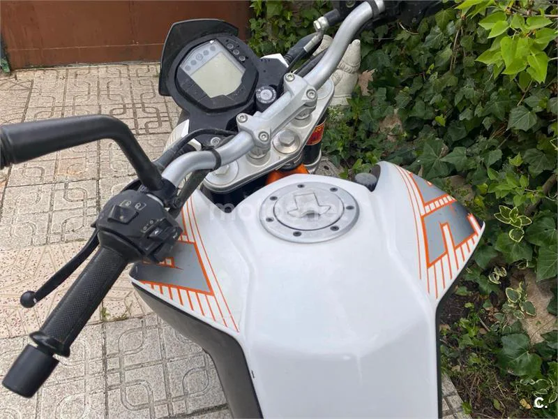KTM 390 Duke – Vista 3