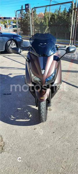 Yamaha TMAX 530 – Vista 16