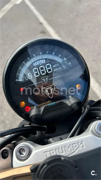 Triumph Trident 660 – Vista 14