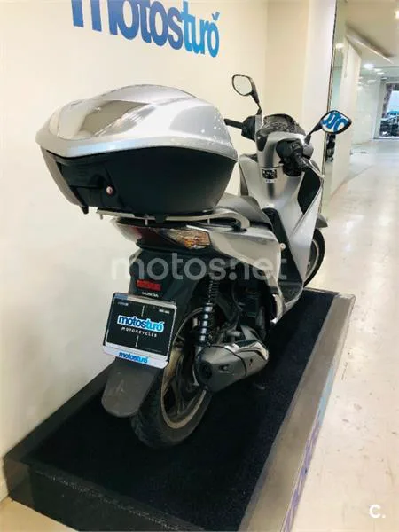 Honda SH 125i – Vista 3