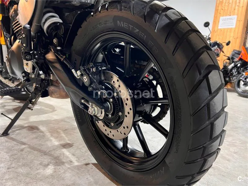 Triumph Scrambler 400 X – Vista 55
