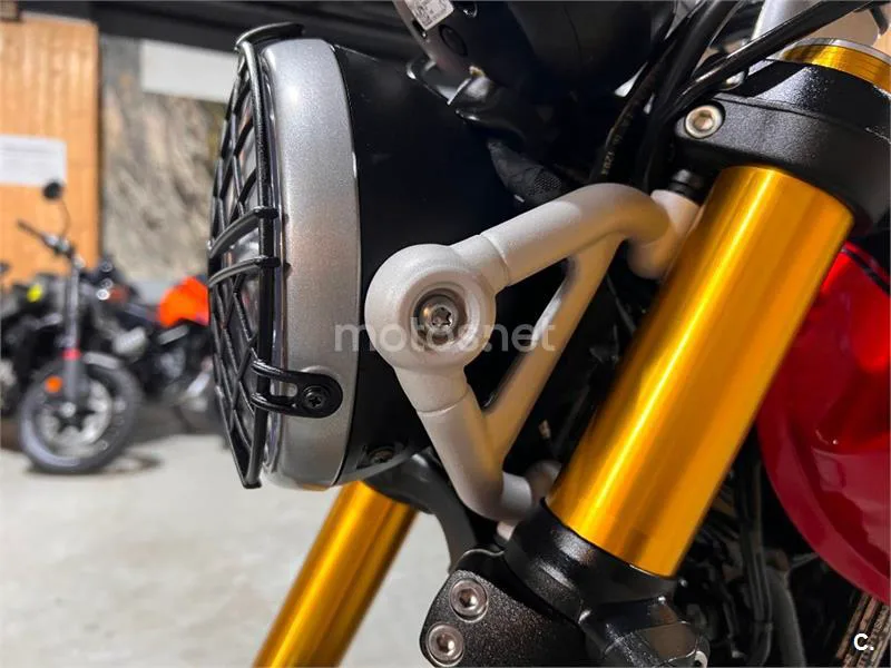 Triumph Scrambler 400 X – Vista 76