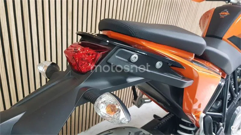 KTM 690 Duke – Vista 11