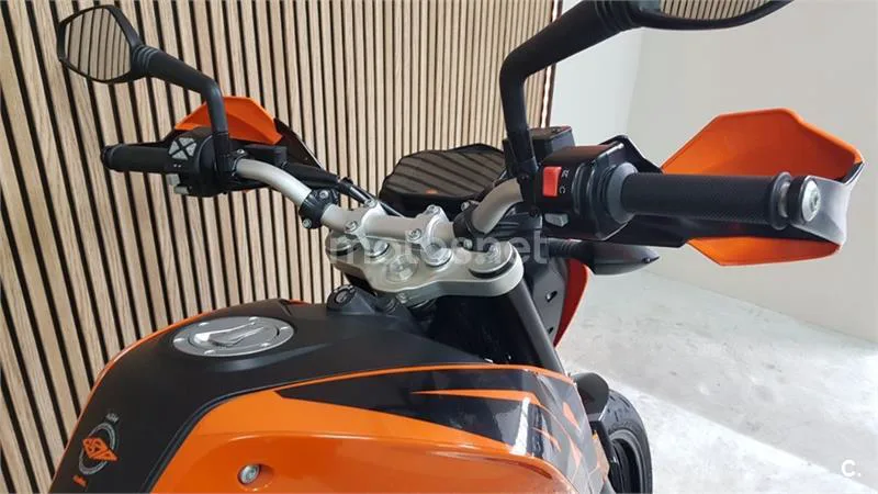 KTM 690 Duke – Vista 12