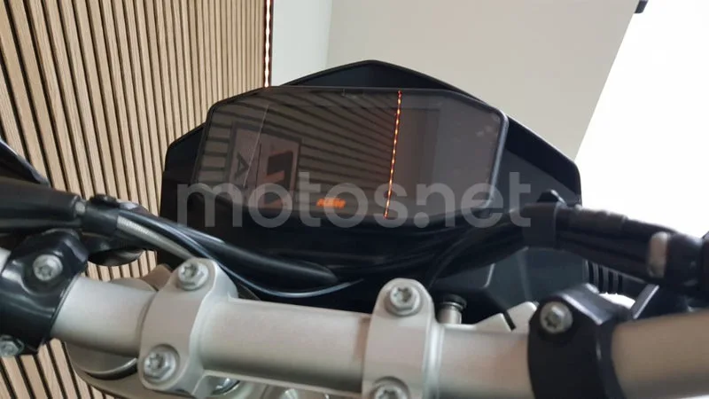 KTM 690 Duke – Vista 14