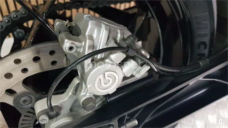 KTM 690 Duke – Vista 16