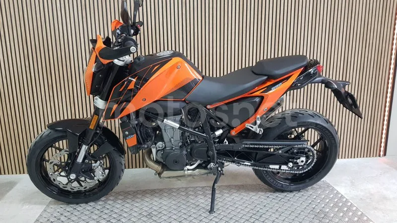 KTM 690 Duke – Vista 17