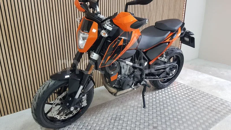 KTM 690 Duke – Vista 18