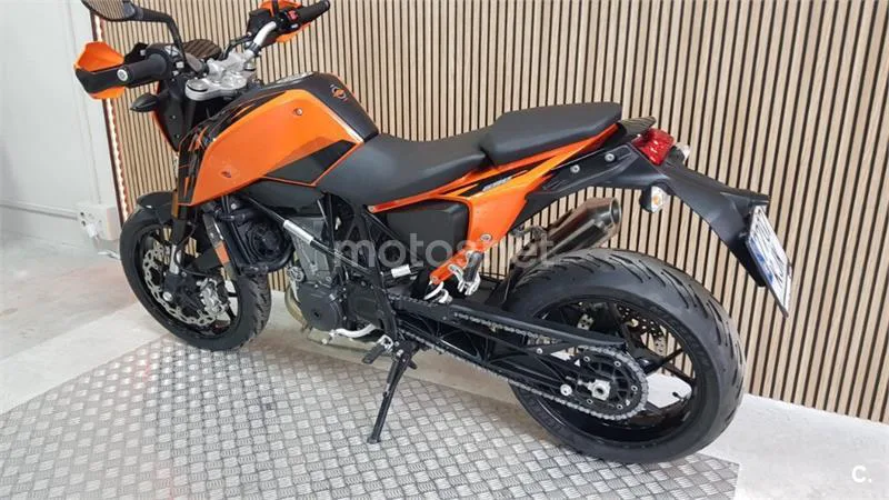 KTM 690 Duke – Vista 19
