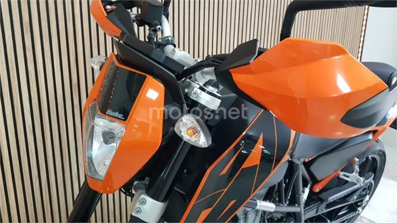 KTM 690 Duke – Vista 20