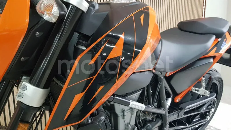 KTM 690 Duke – Vista 23