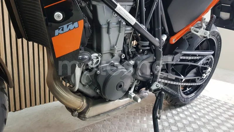 KTM 690 Duke – Vista 24