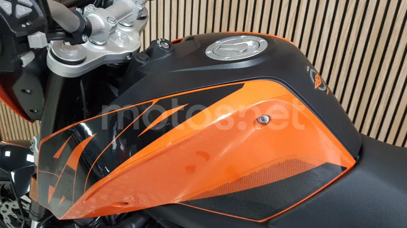 KTM 690 Duke – Vista 25