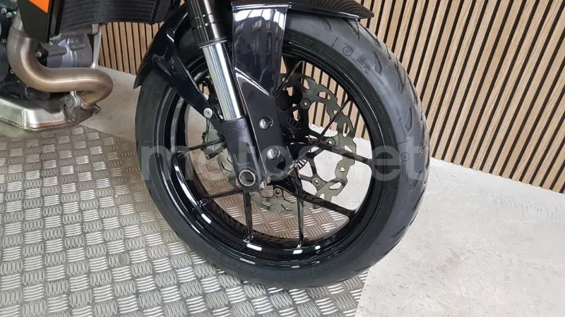 KTM 690 Duke – Vista 5