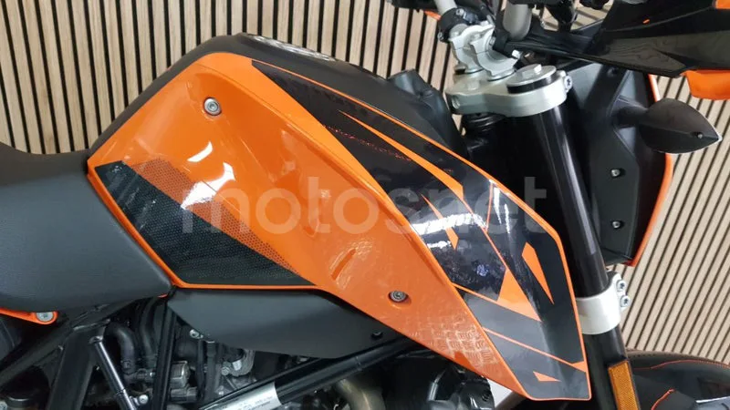 KTM 690 Duke – Vista 6