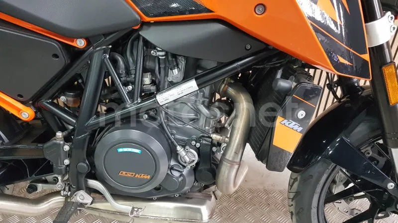 KTM 690 Duke – Vista 7