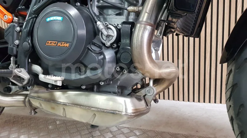 KTM 690 Duke – Vista 8