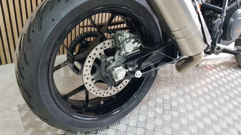 KTM 690 Duke – Vista 10