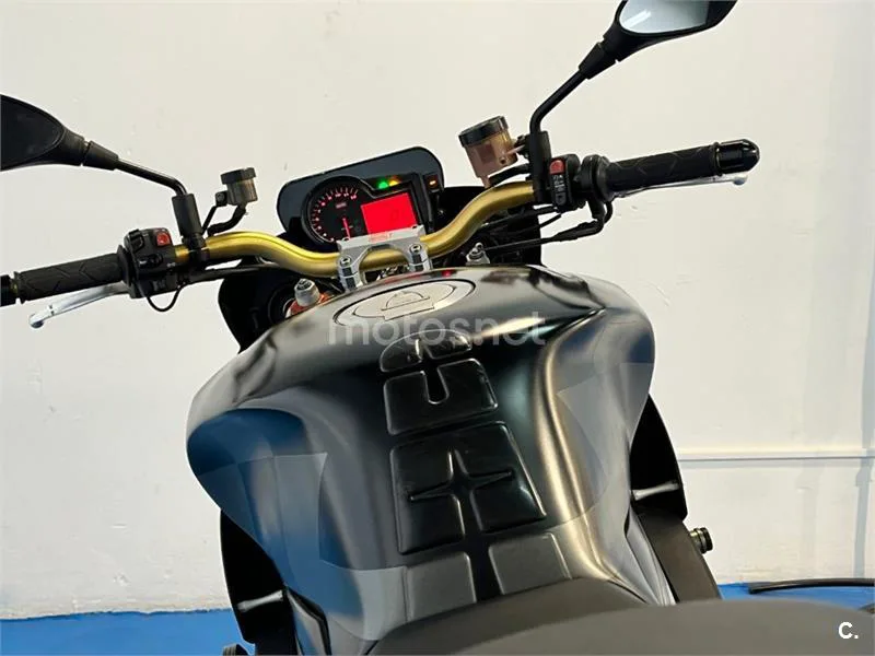 Aprilia Tuono 1000 R – Vista 50