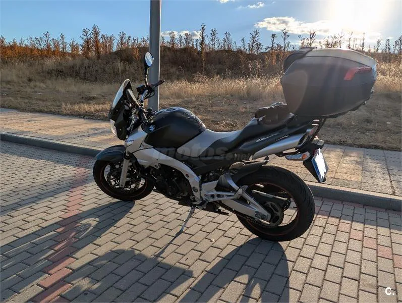 Suzuki GSR 600 – Vista 2