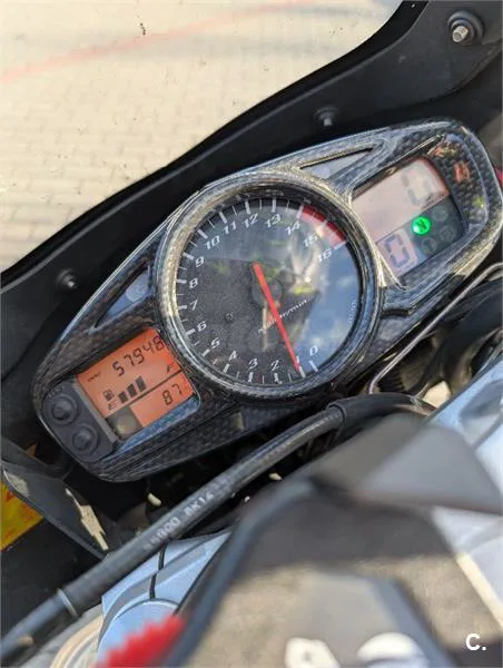 Suzuki GSR 600 – Vista 7