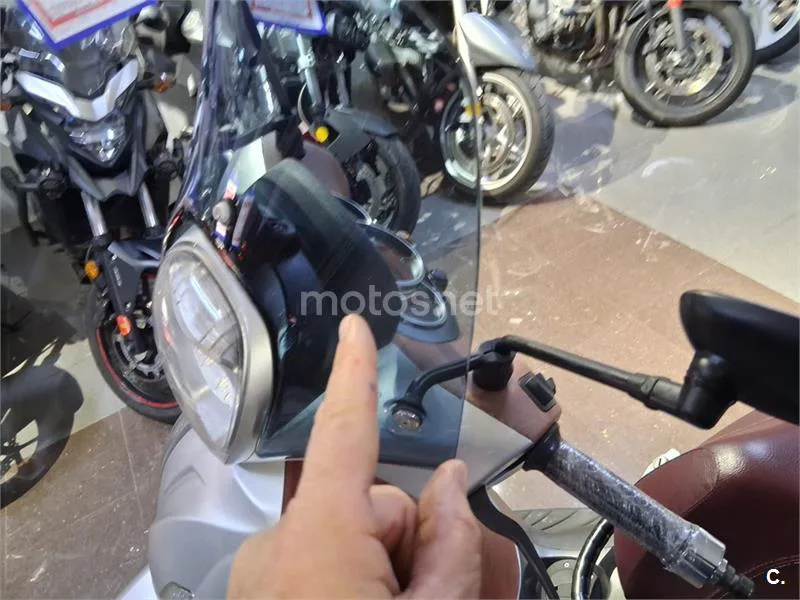 Piaggio Beverly – Vista 13